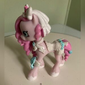 Shopkins Happy Places Bella Bliss Pony Princess Puppy Garden Party 3.5 Inch